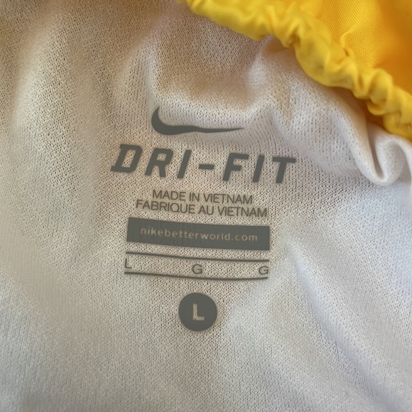 Set of 3 Nike running shorts size Girls L. Minor wear on all 3. - Picture 10 of 10